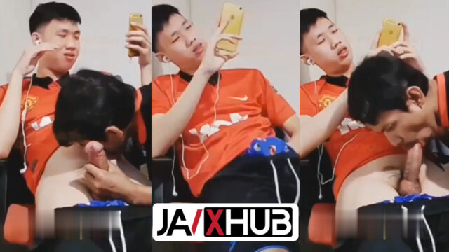 คลิปหลุด เกย์ไทย BIGBOOMSP น้องกายปลายกระดอบาน มานอนให้เกย์คู่ขาดูดควย เขี่ยโทรศัพท์ควยก็ตั้งกระหน่ำโม๊คจนน้ำเงี่ยนแตกคาปาก