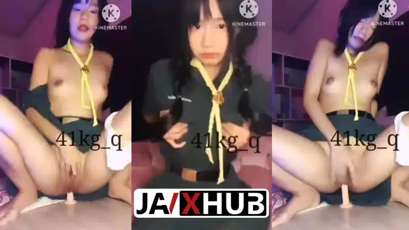 คลิปหลุด นักเรียน เนตรนารีตัวเล็กเซ็กส์จัด ยัดควยปลอมเย็ดรูหี xxx ถ่ายคลิปเสียวคาชุด เปิดนมสวยน่าเย็ด กลีบหีปิดสนิทแหวกแคมหีเห็นน้ำหีแฉะ