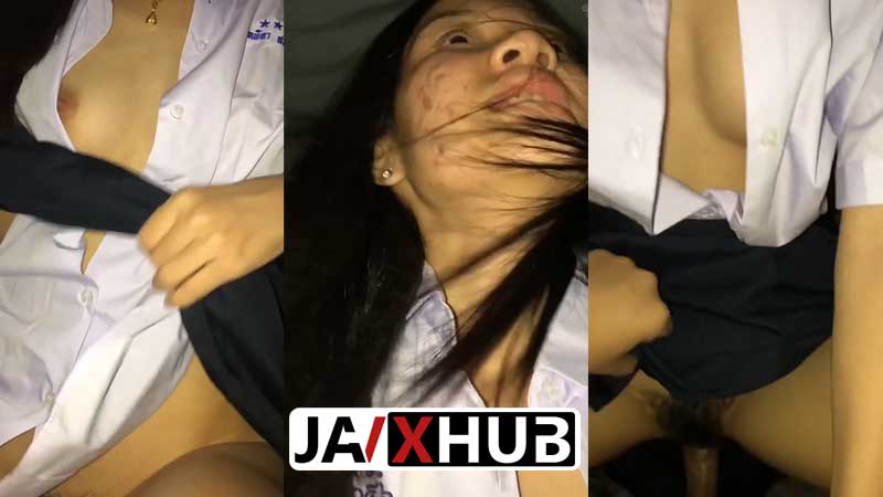 คลิปหลุดนักเรียนไทย เปิดห้องขย่มควยแฟนตอนเลิกเรียน คันหีสุดๆ จับกระจู๋แข็งเสียบรูหี เย็ดสดมิดด้าม เอาหีน้อยๆเย่อควย ขย่มเสียวทุกดอก