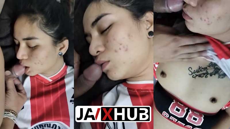 คลิปหลุดทางบ้าน สาวเมาจัดหลับไม่รู้เรื่อง โดนน้องชายเอาควยถูปาก XXX พี่น้องกันเกือบได้เย็ดกันแล้ว มีเลียควยเคลิ้มๆ สุดท้ายได้แตกใส่ปาก